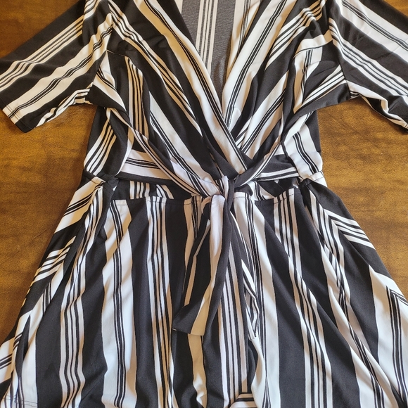 LANE Bryant Black and white striped top - Picture 4 of 6